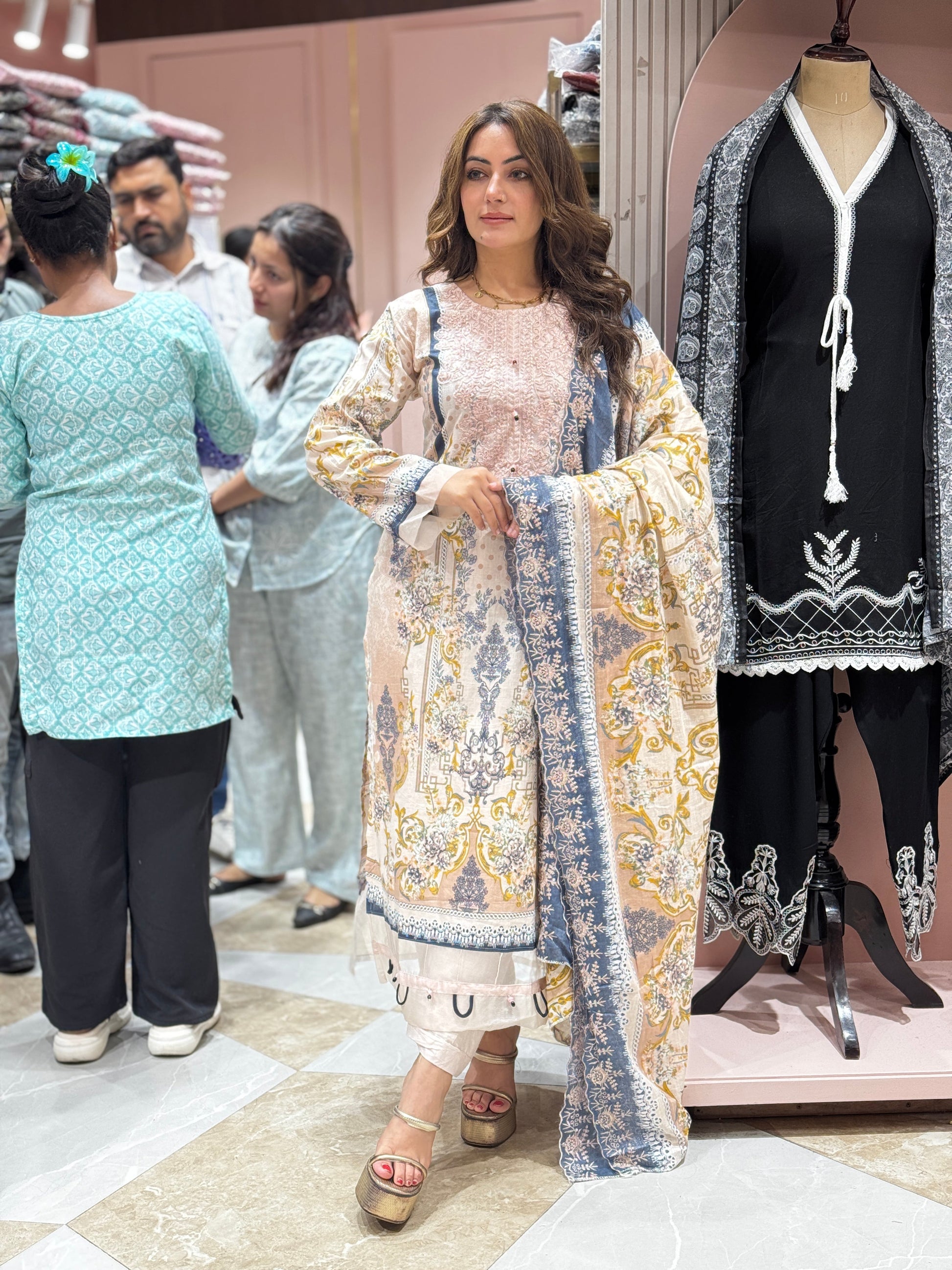 Saba grace suit - Pakistani lawn cotton