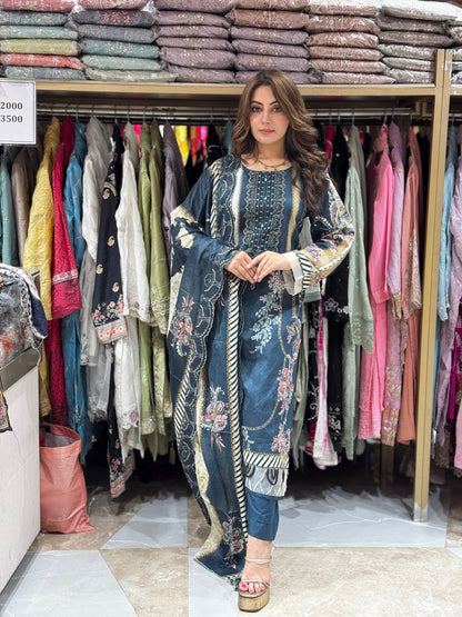 Chaand glow suit - Pakistani lawn cotton