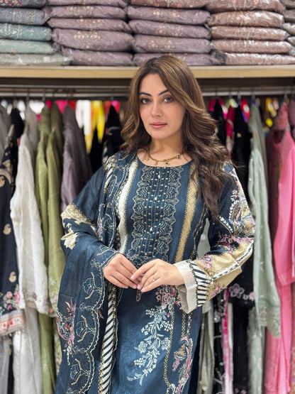 Chaand glow suit - Pakistani lawn cotton